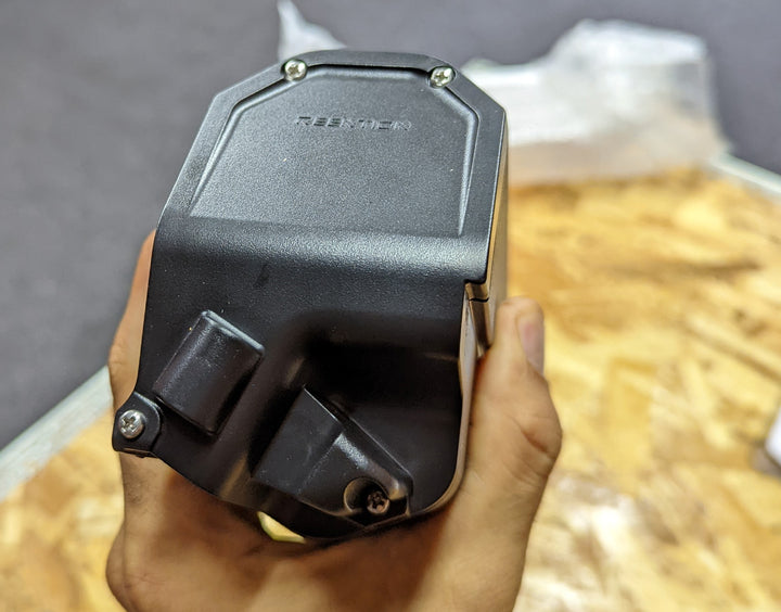 Locking bracket battery holder