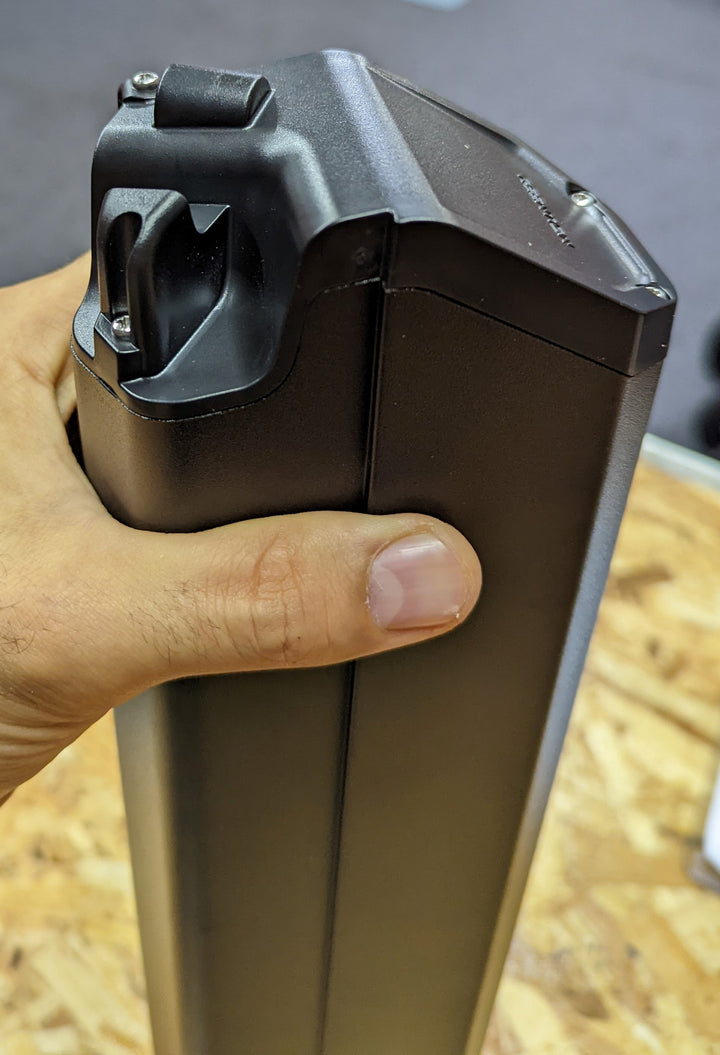 Locking bracket battery holder